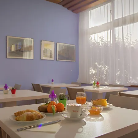 Mistral Hotel 3*